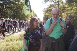 180930-wohlleben-peter-und-lisa-im-hambacher-wald-foerster